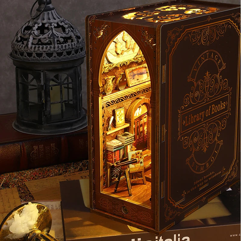 Luminis Archive™ – Enchanted Bookshelf Lamp